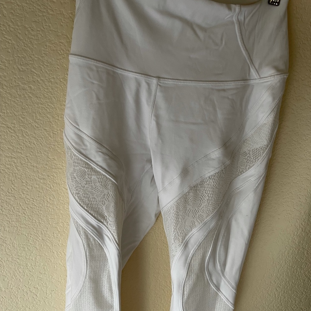 Lululemon pant size 6 new